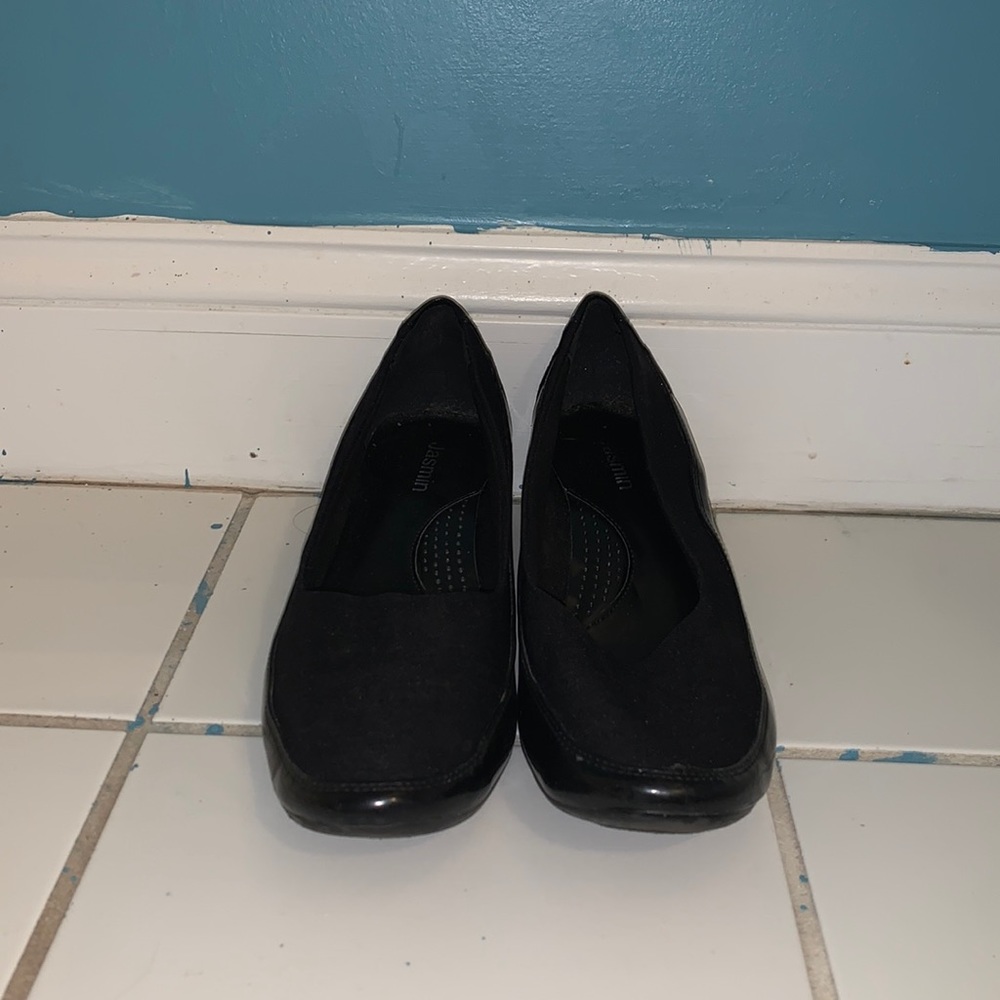 These are flat heels